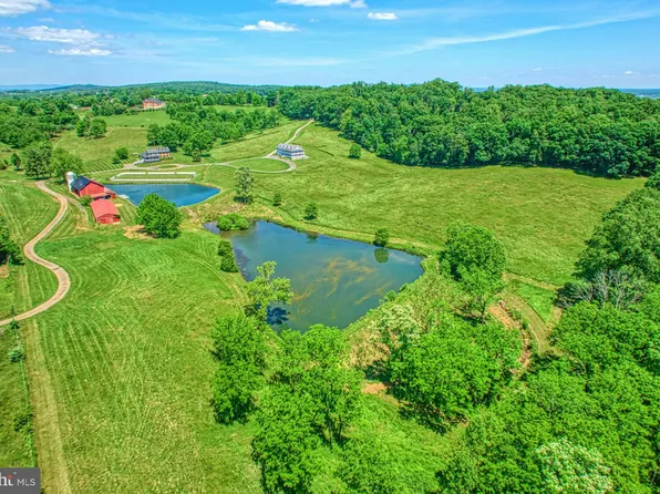 40755 Carper Ln, Paeonian Springs, VA 20129