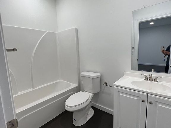 3rd image of 3760 Patriot Pkwy Unit 2-Q
