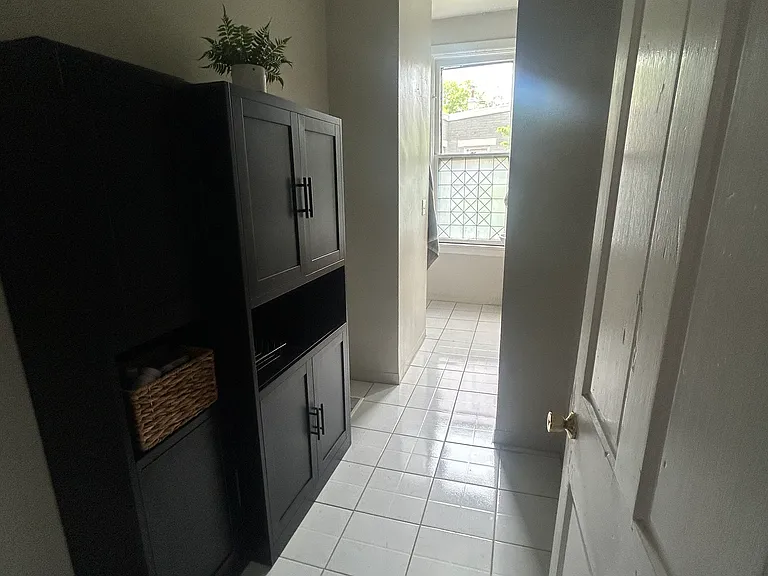 425 Russell St #1/2 — Photo 4
