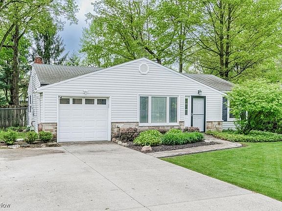 2nd image of 302 Hazelwood Dr