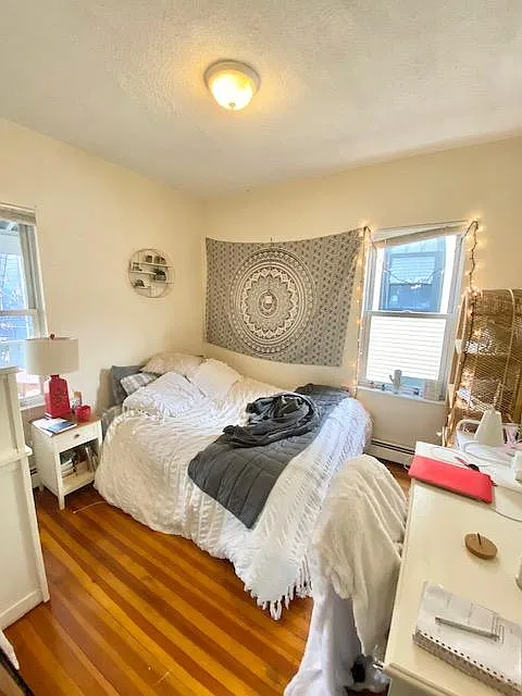 4 bed, 9999 sqft, $4,800 — Photo 4