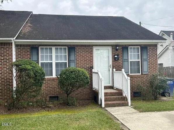607 W Anderson St, Selma, NC 27576