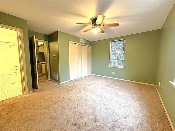4th image of 1207 Jackson Ave #207