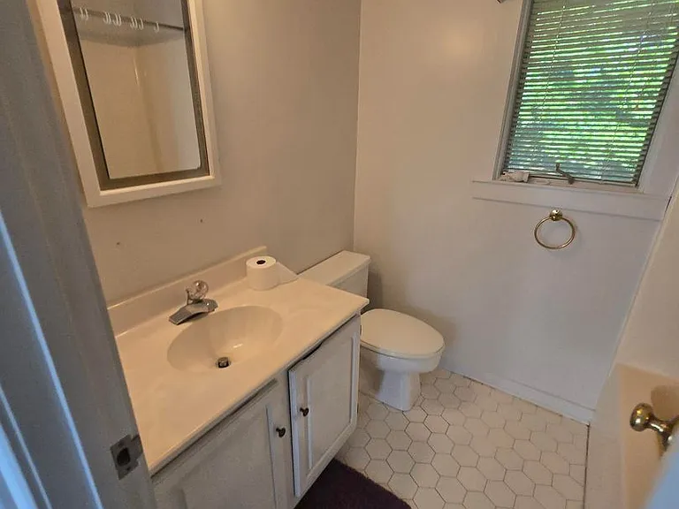 104 Hampton Ct — Photo 39