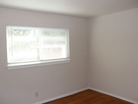 5th image of 2426 Robinson Ave