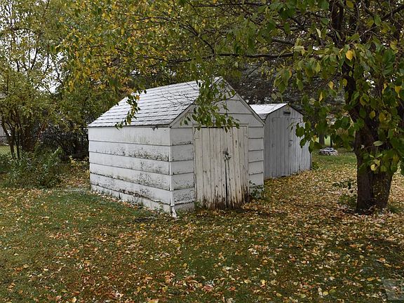3rd image of 2414 Ellis Ave