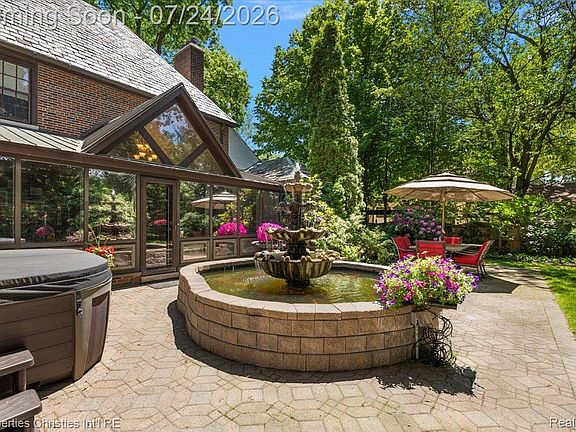 3rd image of 316 Hendrie Blvd