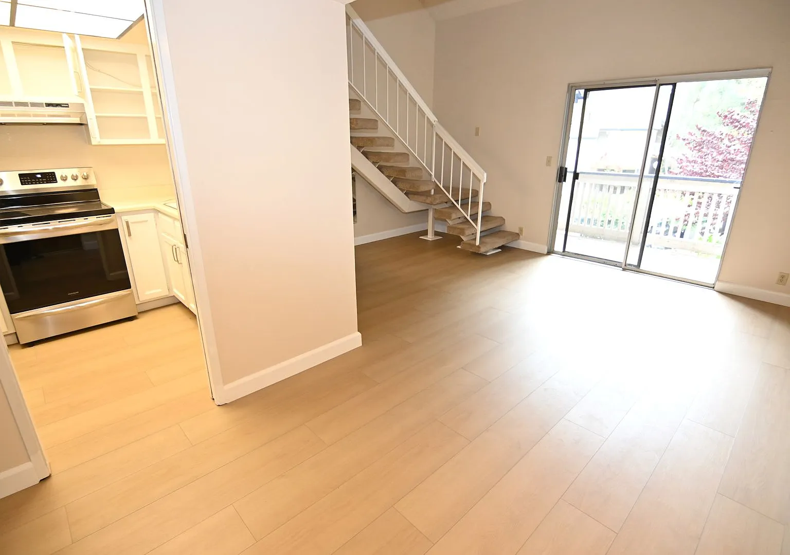 End Unit located in gated community- 1 bedroom 1 bath plus a loft, 1034 Summermist Ct, San Jose CA — Photo 4