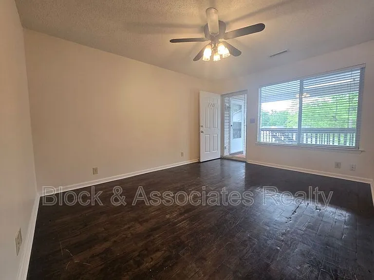 110 Westbrook Ct — Photo 7