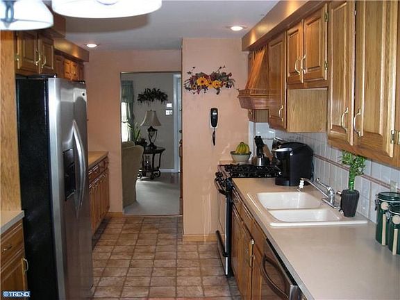 5th image of 8 Paterson Ave