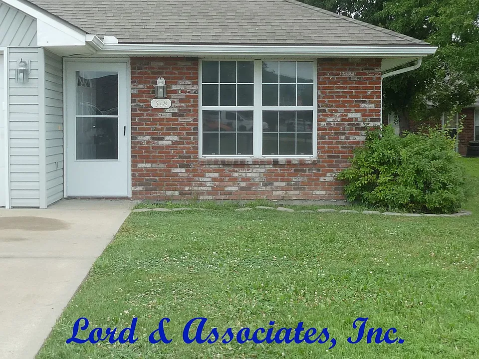 318 Lois Ln