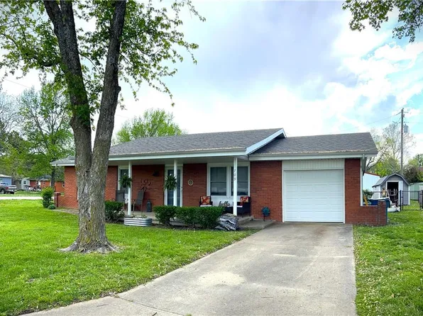 709 Arthur Aull Rd, Lamar, MO 64759