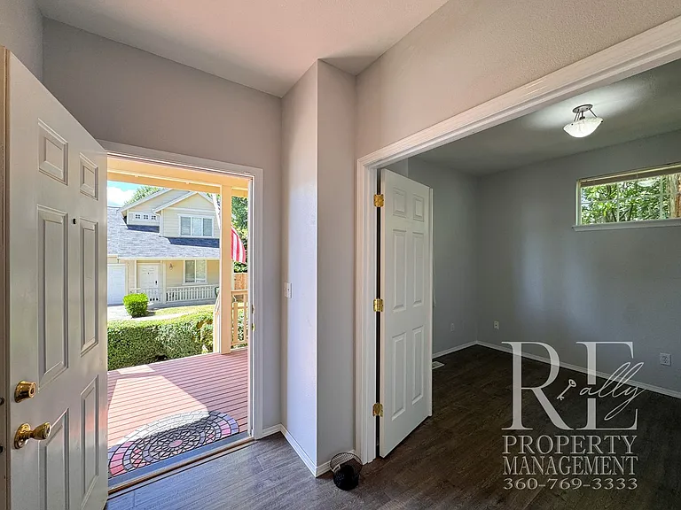 7070 Engine Ln NE — Photo 16