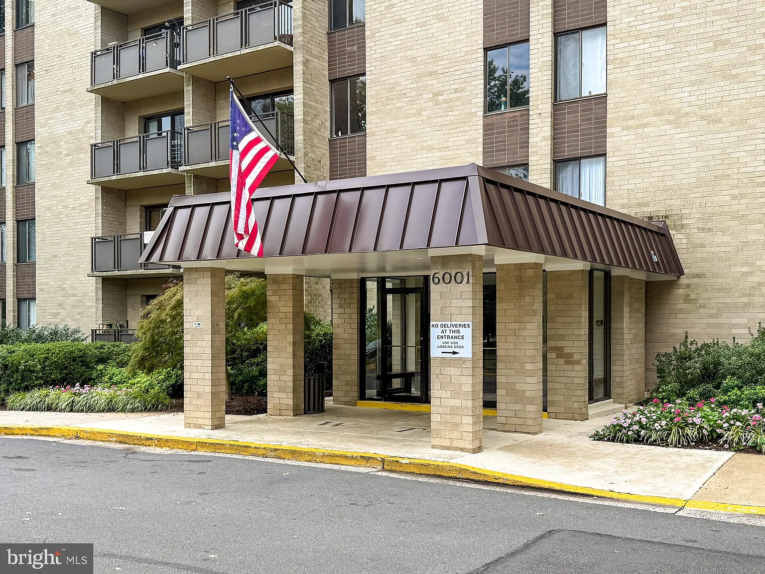 1 bed, 1.0 bath, 785 sqft, $1,900 — Photo 2
