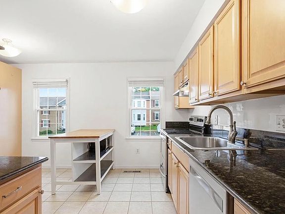 5th image of 9507 Saluda Ct