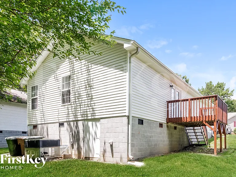 713 Garrett St — Photo 17