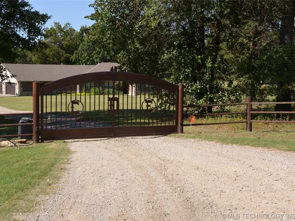 20319 Grayson Rd, Henryetta, OK 74437