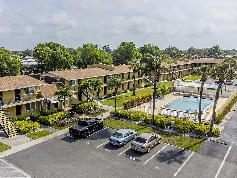 Ridge Manor Apartments — Photo 10