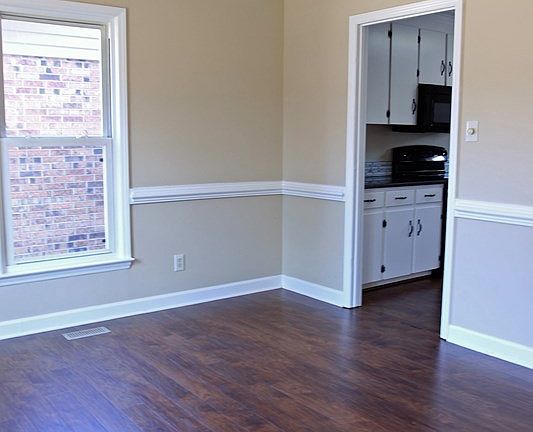 5th image of 210 Maplewood Dr
