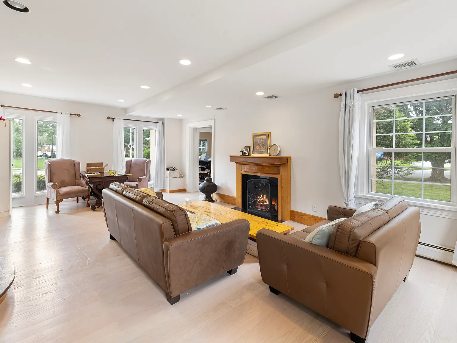 5 bed, 1.5 bath, 3500 sqft, $5,900 — Photo 1