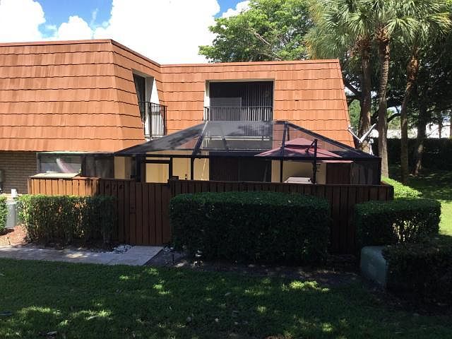 1st image of 414 NE Live Oak Lane