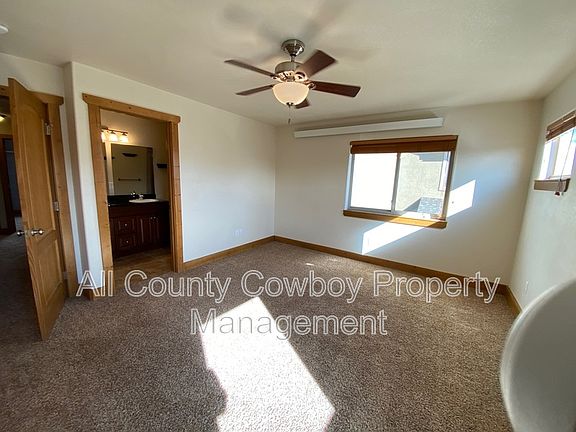 5th image of 4123 Moraine St