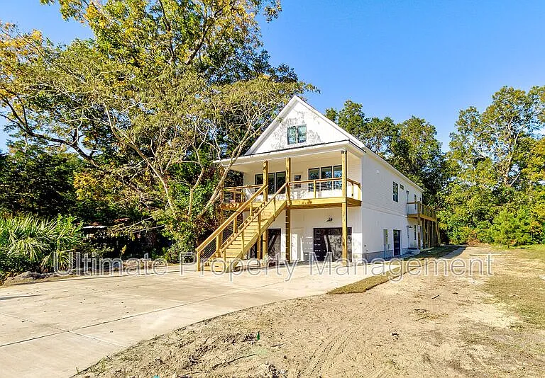 213 Myrtle Ave — Photo 3