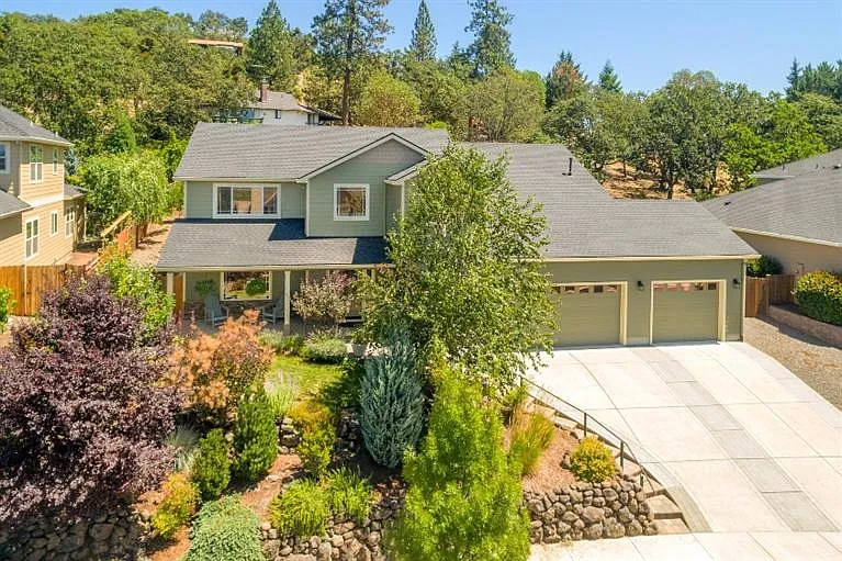 60 Greenmoor Dr photo 1