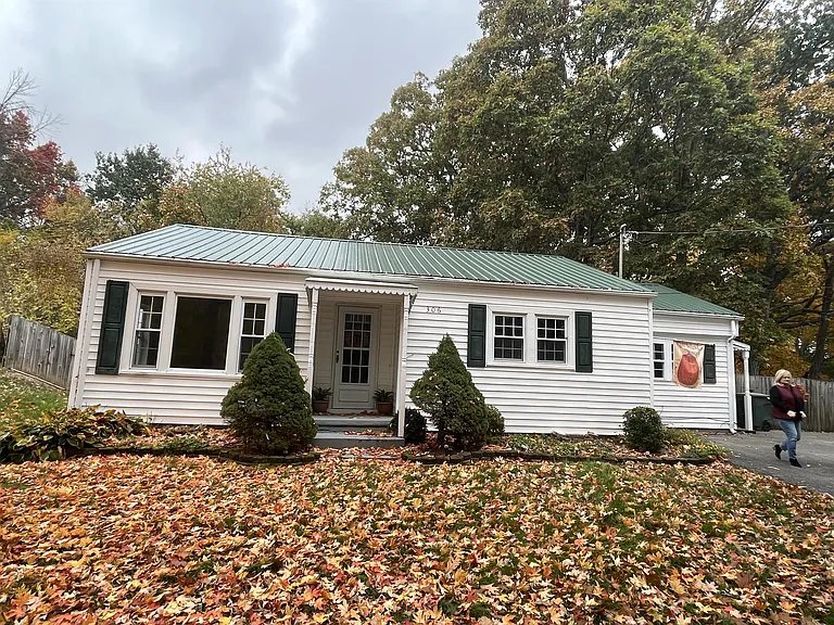 306 Forest Hills Dr — Photo 2