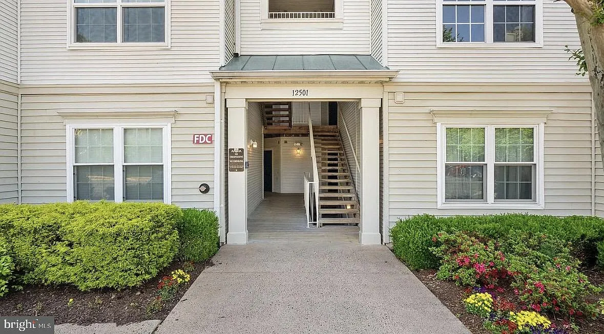 2 bed, 2.0 bath, 1227 sqft, $2,450 — Photo 2