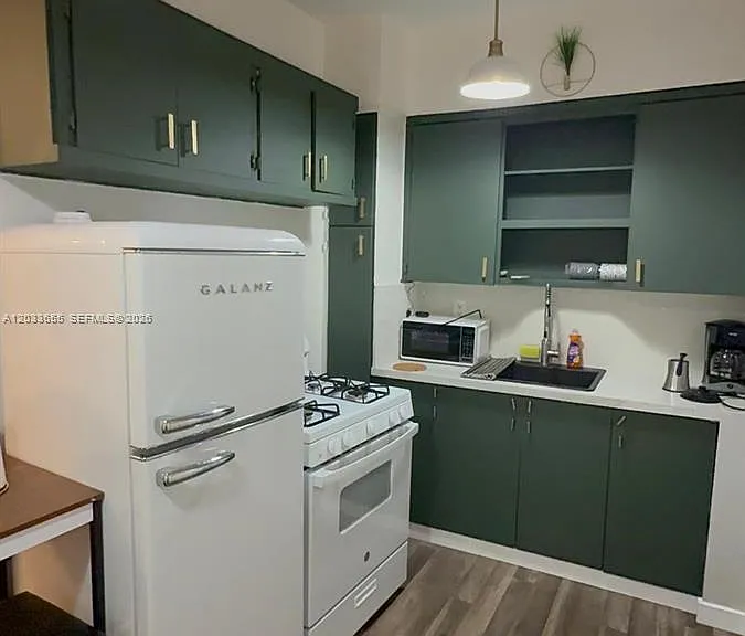 8420 Byron Ave #6 — Photo 3