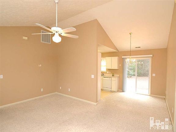 3rd image of 2 Stoney Creek Ln
