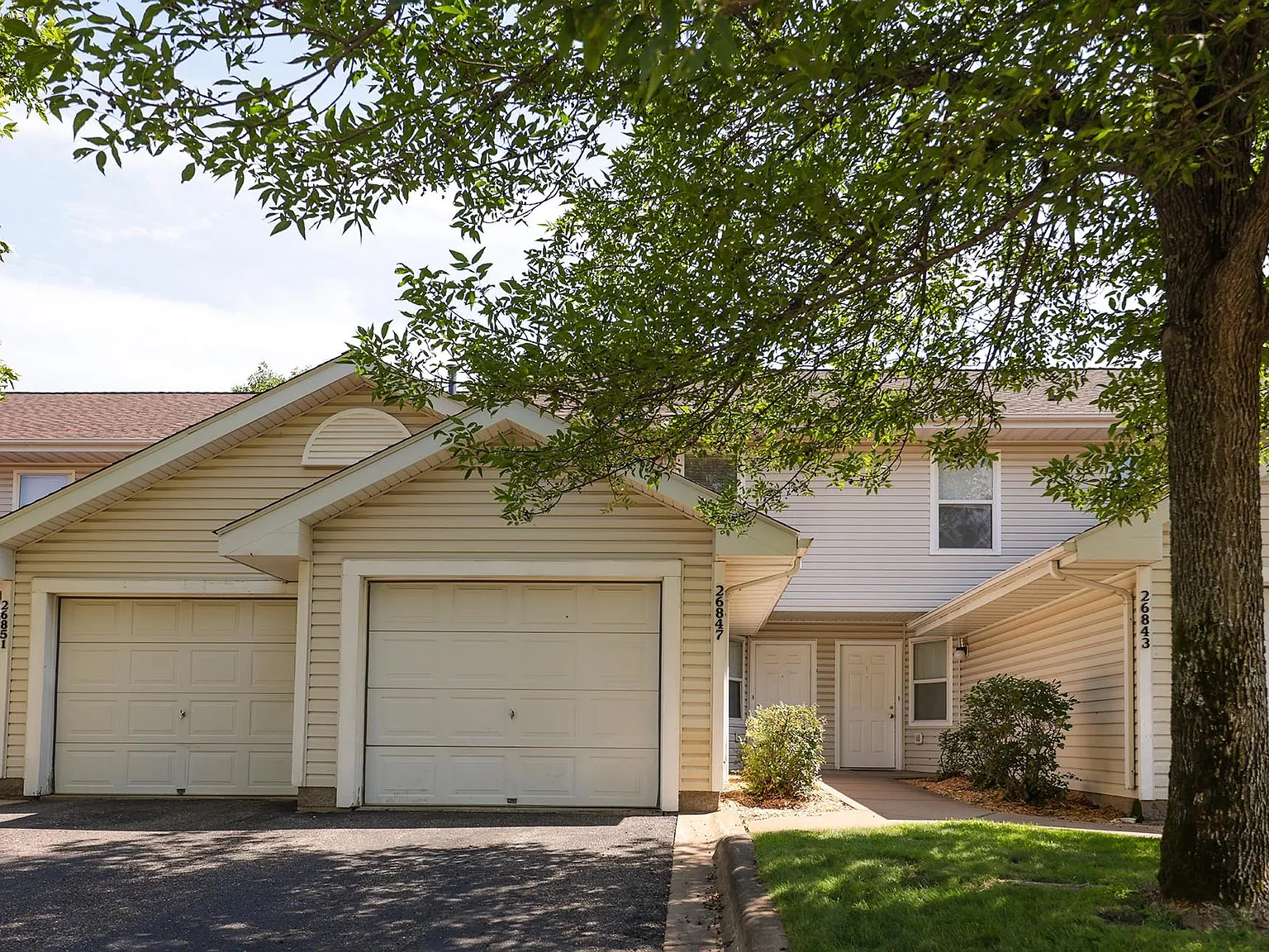 Wyoming Oakwood Townhomes — Photo 4