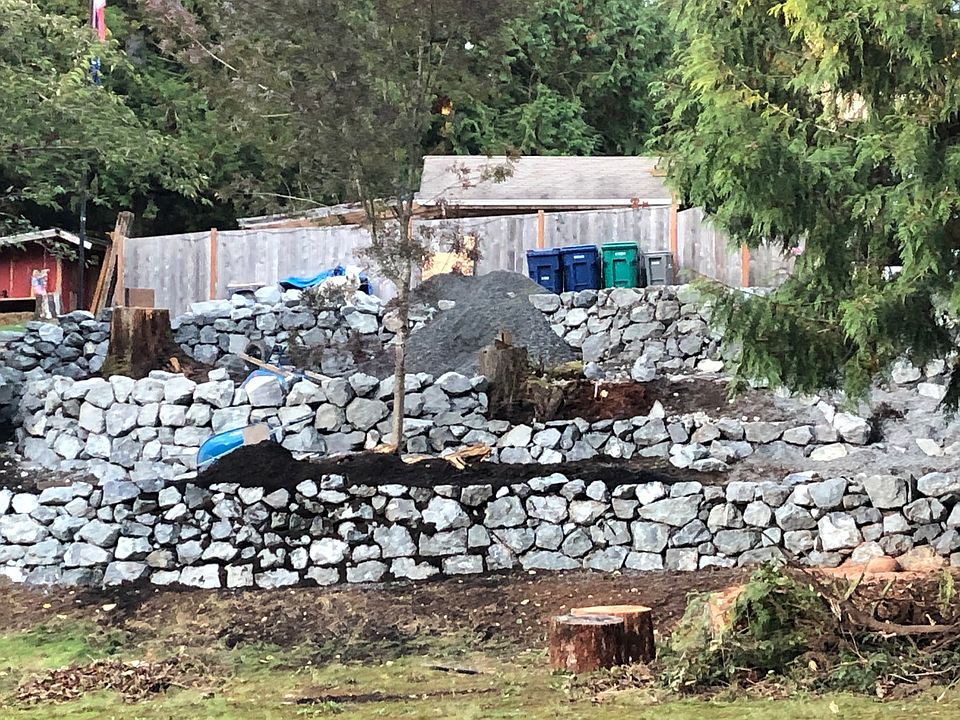 Three tier rockery