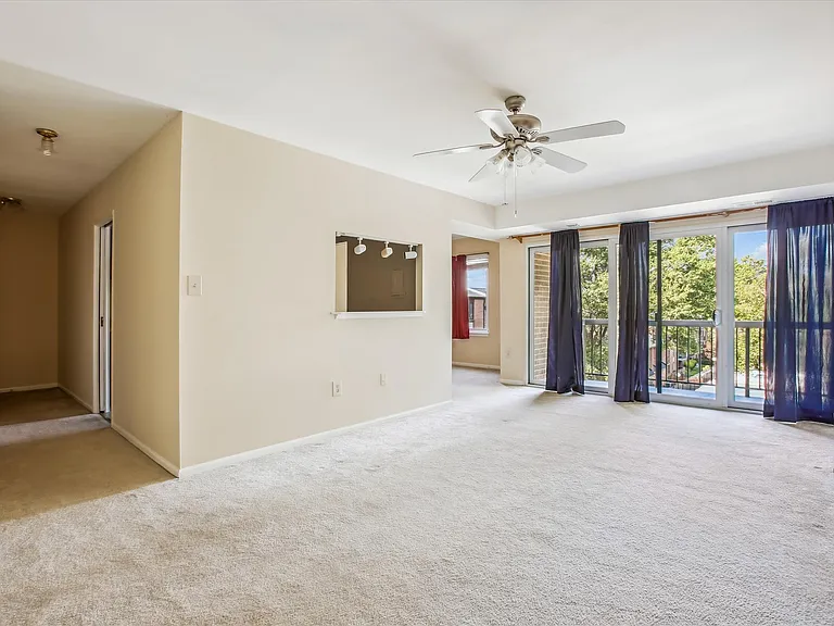 9712 Kingsbridge Dr #303 — Photo 4