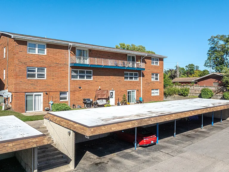 Rivershore Apartments — Photo 40