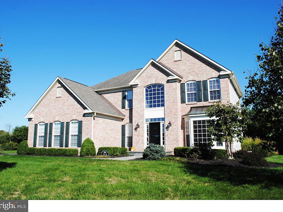1st image of 584 Leslie Ln