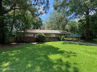 135 Queen Anne Ln, Jackson, MS 39209