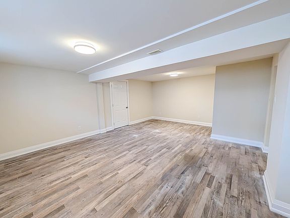 2nd image of 510 Queen Victoria Dr