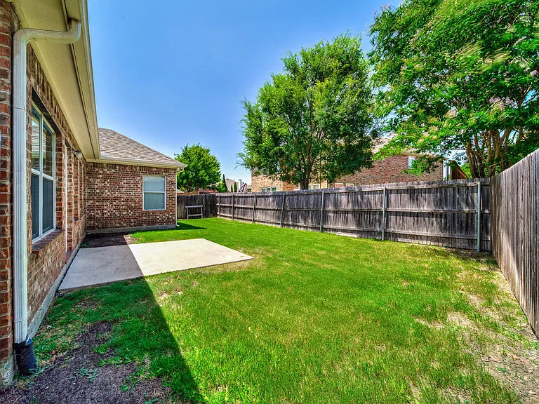 8162 Robertson Dr — Photo 34