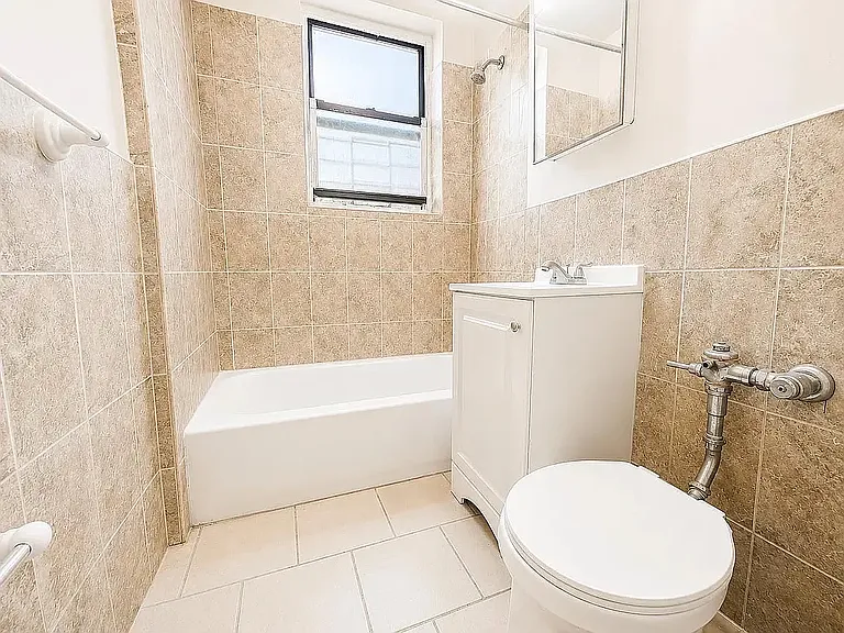 973 Aldus St #2DD — Photo 7
