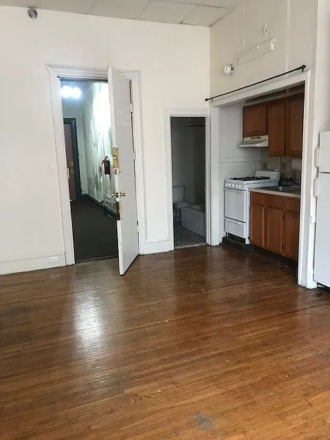 Building Photo - 2206 Walnut St #3R