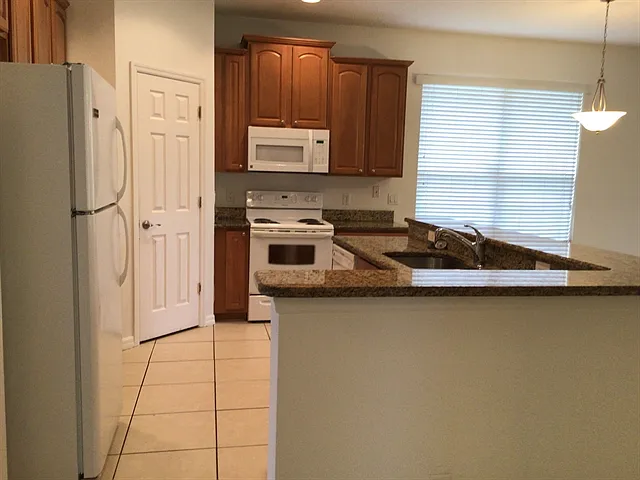 1726 Palmerston Cir — Photo 10