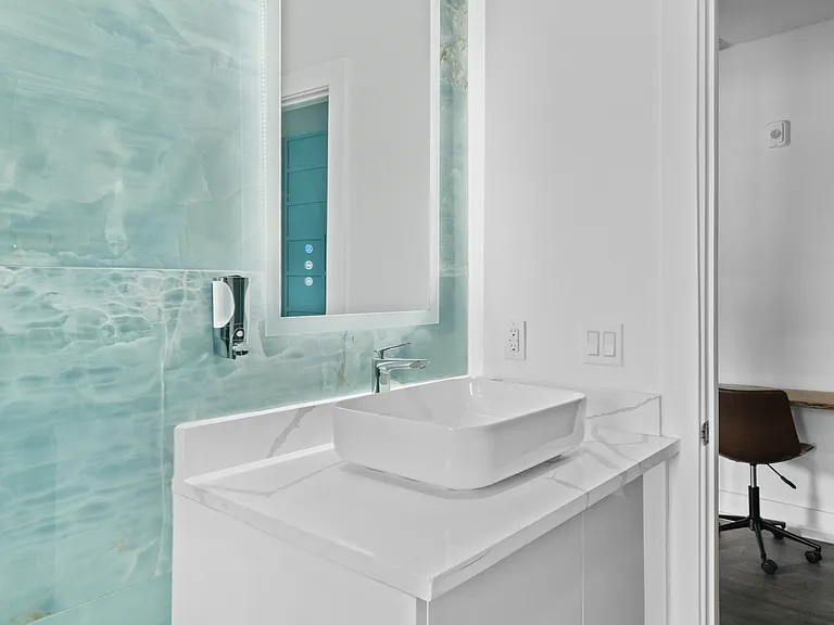 927 S Howard Ave #17 — Photo 15