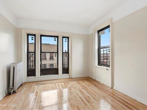 4th image of 3675 Broadway APT 6C