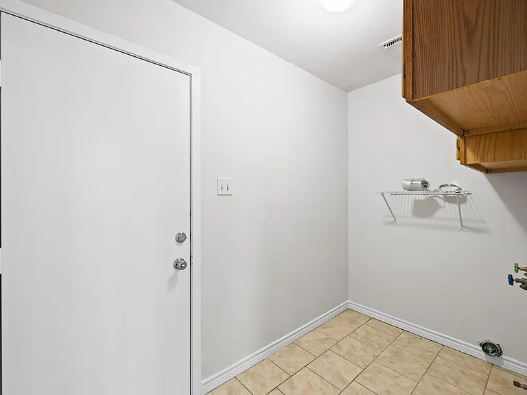 3218 Sycamore Springs Dr — Photo 14