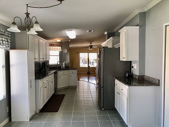 4th image of 4 Ashbury Ln