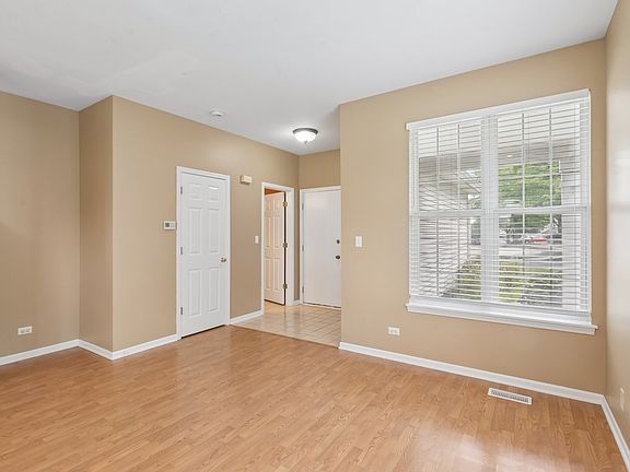 5th image of 2986 Waters Edge Cir