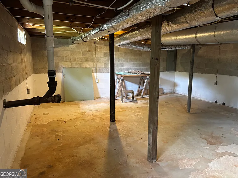 1402 Dewey St — Photo 13