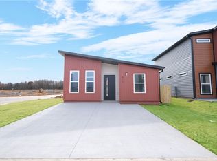 911 Tennessee Ave, Centerton, AR 72719